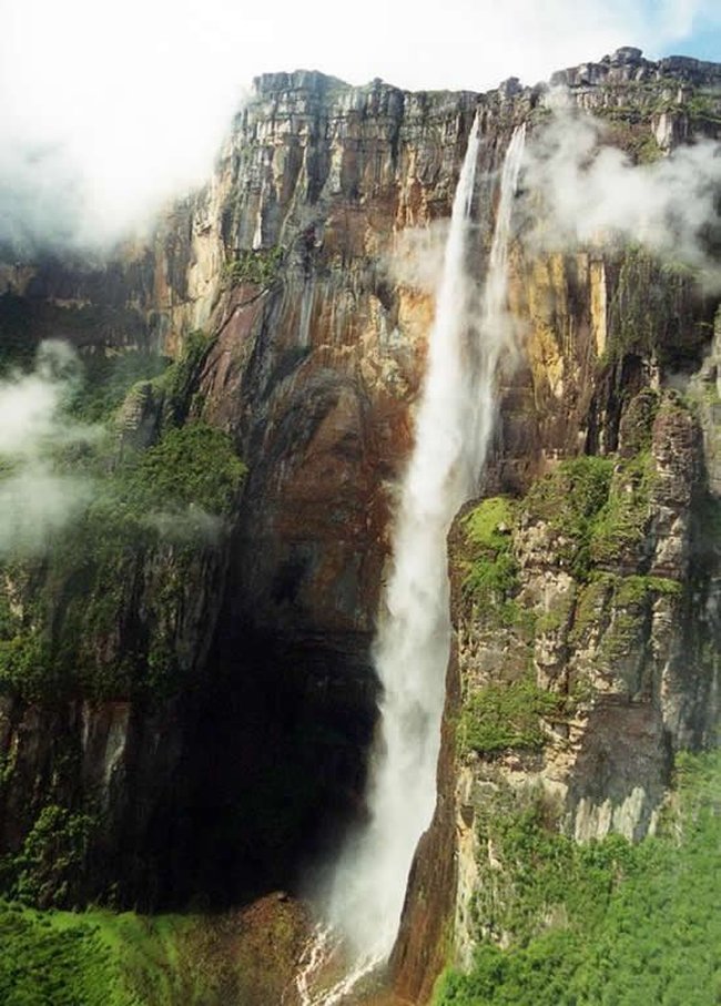 Водопады по высоте в мире. Водопад Анхель. Водопад Анхель Венесуэла. Водопад Анхель в Южной Америке. Водопад Анхель самый высокий водопад в мире.