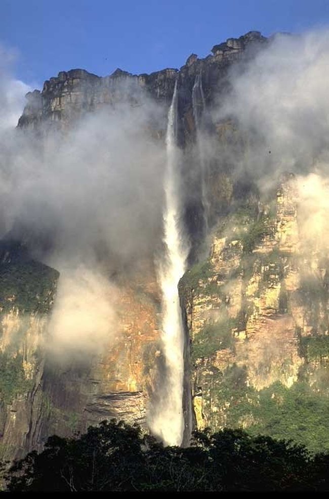 Водопады по высоте в мире. Водопад Анхель. Водопад Анхель Венесуэла. Водопад Анхель в Южной Америке. Самый высокий водопад Анхель.