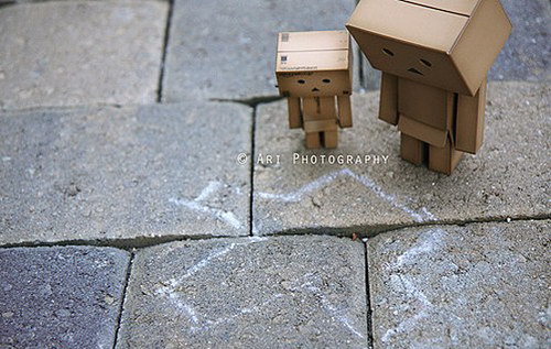 Жизнь картонных человечков фото 1