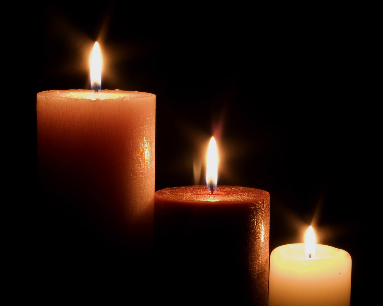 Горят три свечи. Горящие свечи. Изображение свечи. Горящая свеча. Свечи фото красивые.