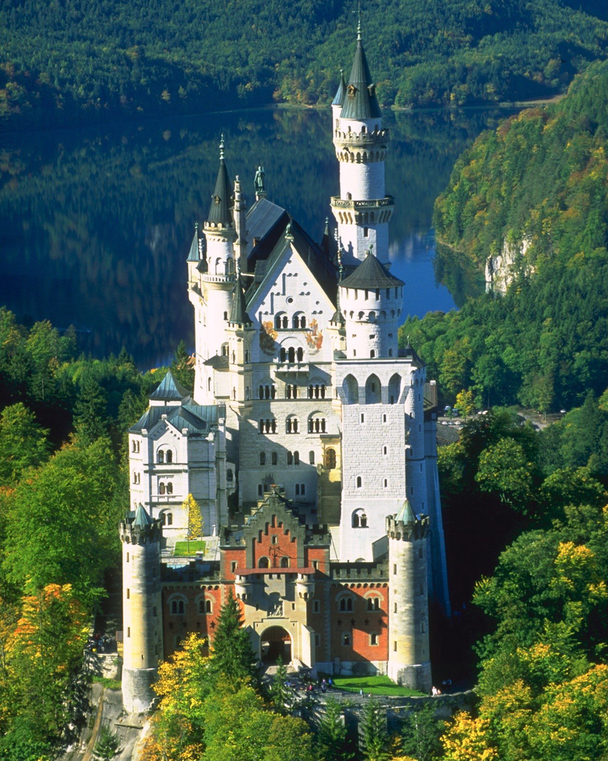 Самый хороший замок. Замок Нойшванштайн («новый Лебединый Утес») в Германии;. Замок Людвига 2 Нойшванштайн. Нойшванштайн Бавария. Замок Нойшванштайн (Баварские Альпы).