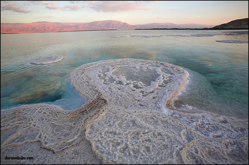 Какие воды самые соленые. Мертвое море. Евразия Мертвое море. Озеро Ассаль. Мертвое море озеро.