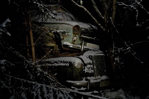 Свалка автомобилей морозной ночью фото 5