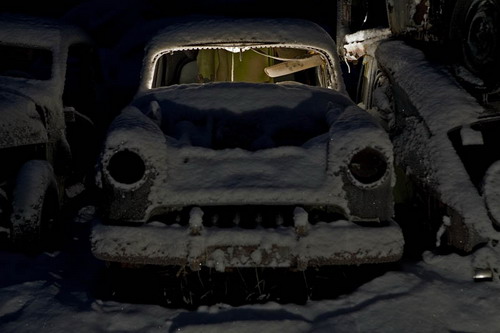 Свалка автомобилей морозной ночью фото 14