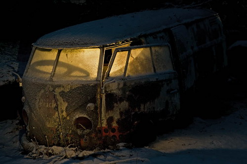 Свалка автомобилей морозной ночью фото 21