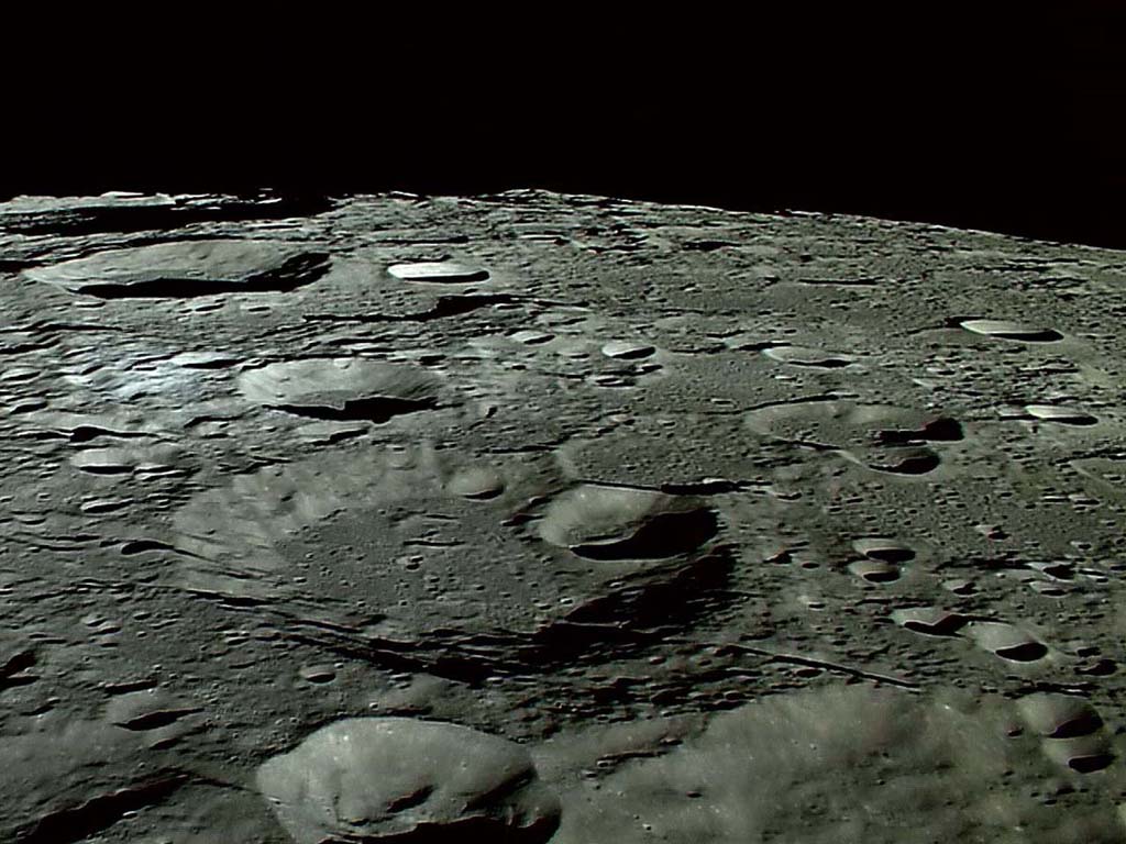 Луна поверхность кратеры. Рельеф моря кратеры Луны. Поверхность Луны. Лунная поверхность. Снимки поверхности Луны.