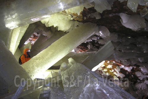 Naica - пещера с огромными кристаллами. фото 12