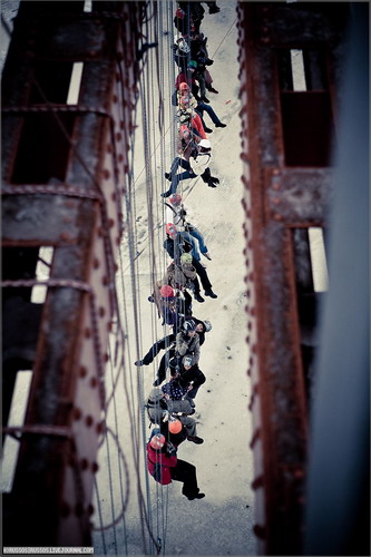 50 человек прыгнули с моста фото 51