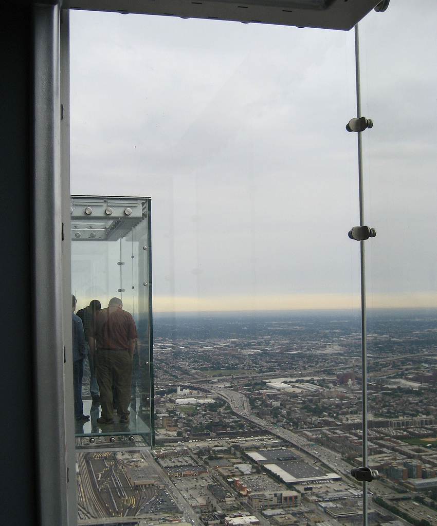 Стеклянный балкон на 103-ем этаже небоскреба :: фотография 1
