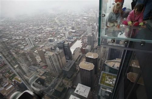 Стеклянный балкон на 103-ем этаже небоскреба фото 25